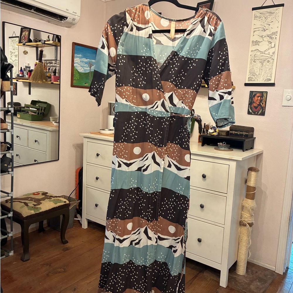 Chic Aditi Maxi Dress in Black, Brown, White and Blue